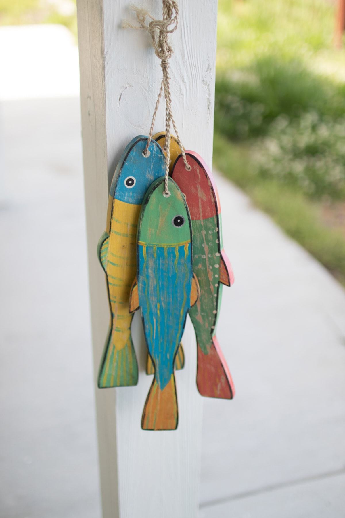 Kalalou Set Of 4 String Of Painted Wooden Fish