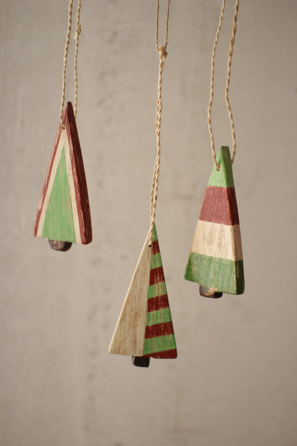 Kalalou 3 Painted Wooden Christmas Tree Ornaments (Set of 4)