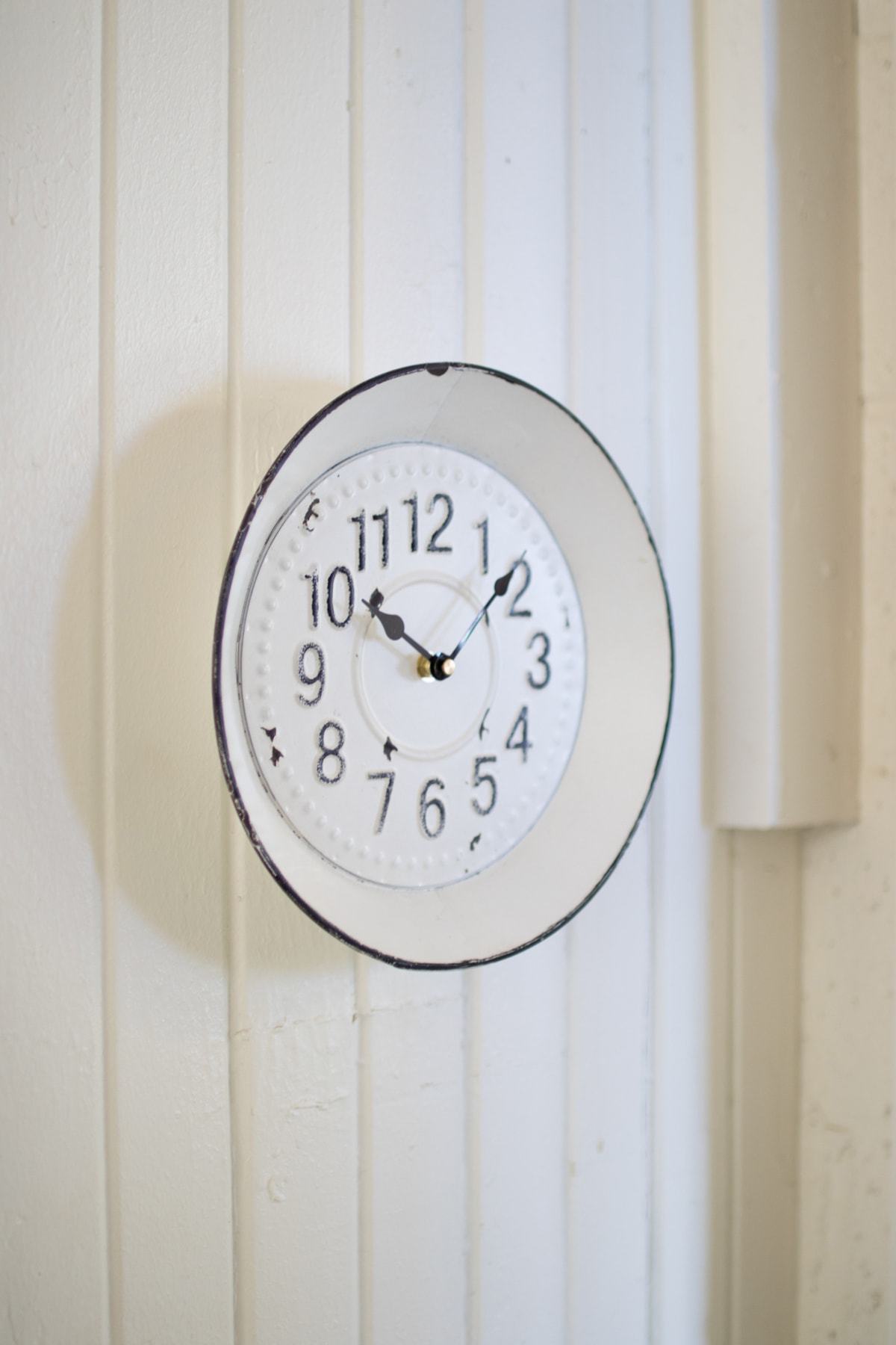 Kalalou Black And White Enamelware Round Clock