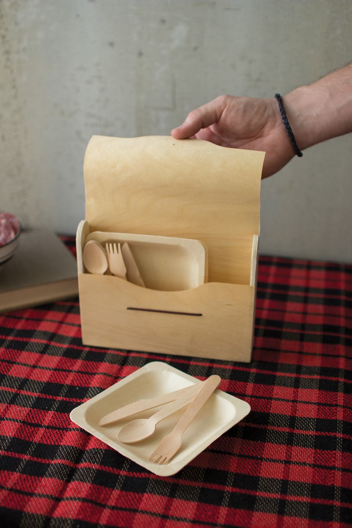 Kalalou Picnic Set In Wooden Box (Set of 6)