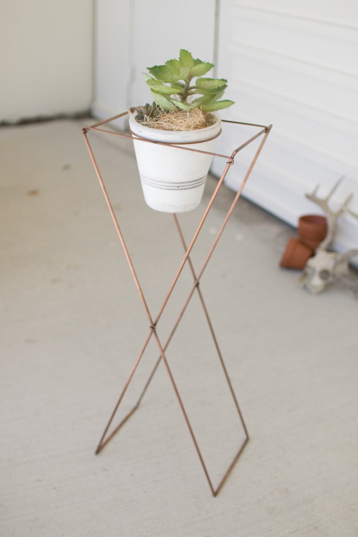 Kalalou White-Washed Clay Pot On Copper Finish Folding Base
