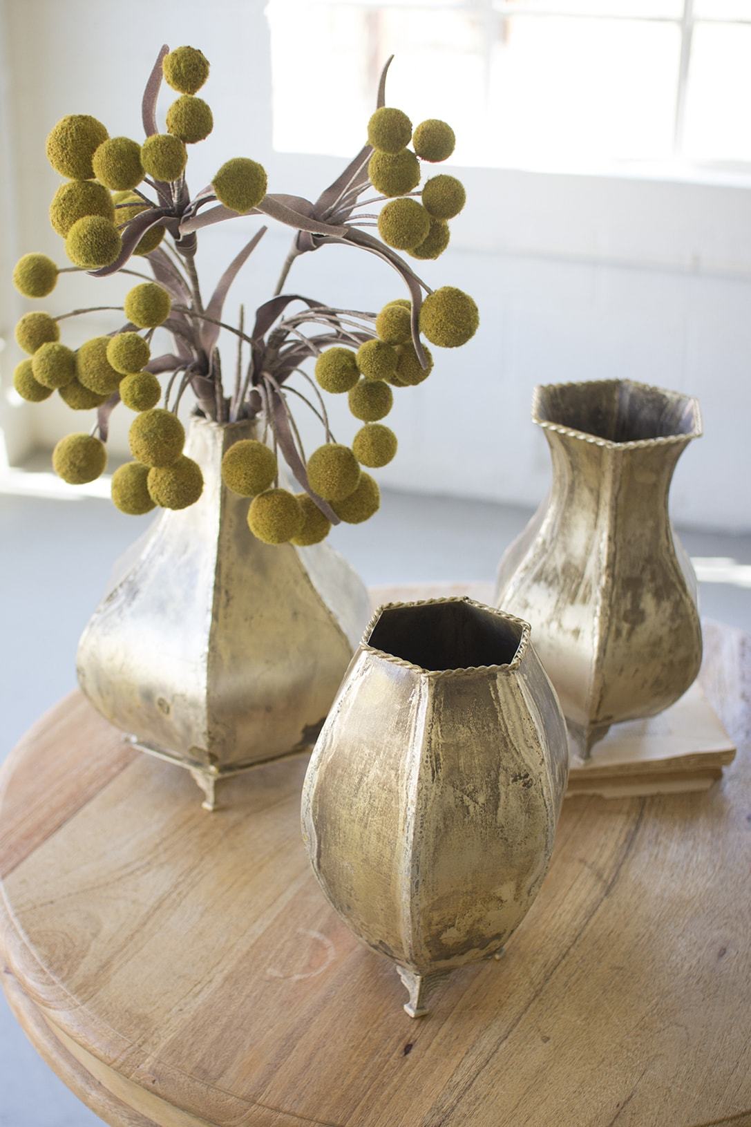 Kalalou Set Of 3 Metal Urns With Feet - Vintage Silver