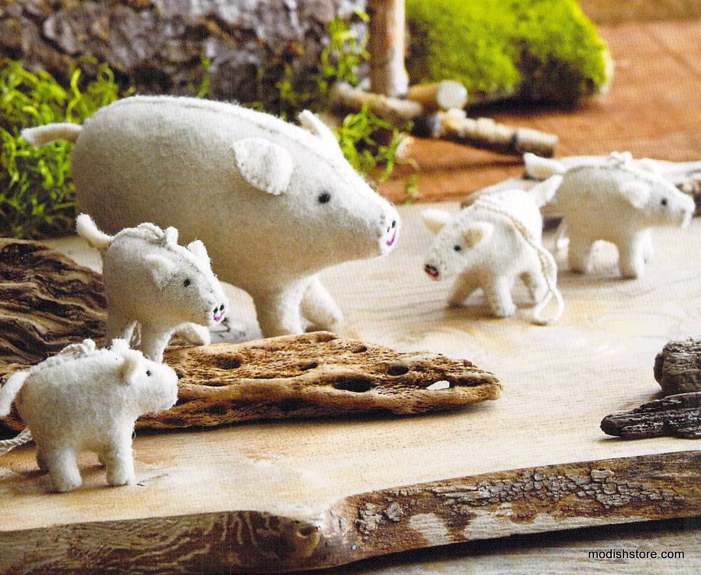 Roost Piggy Family Ornaments - Set Of 15