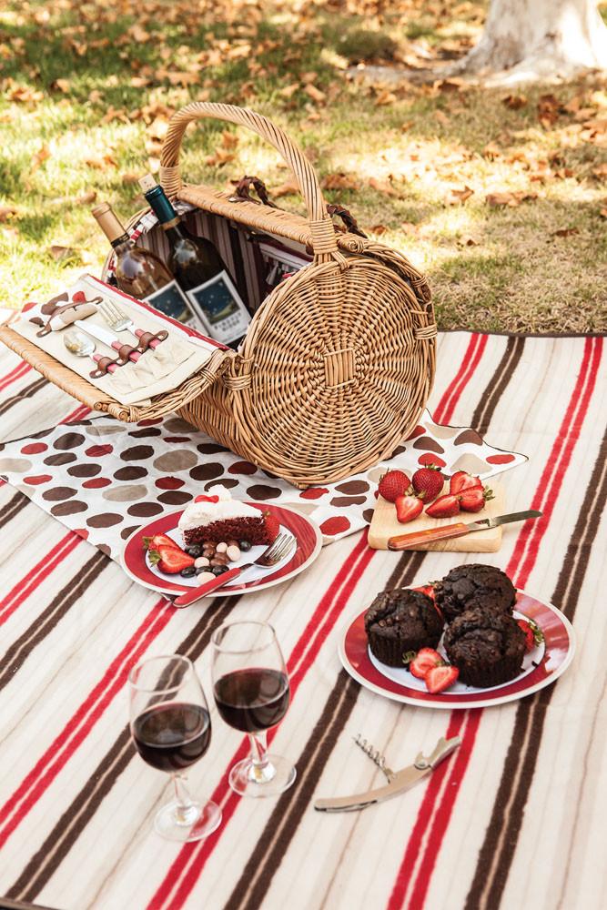 Picnic Time Barrel Picnic Basket