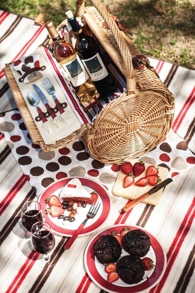 Picnic Time Barrel Picnic Basket