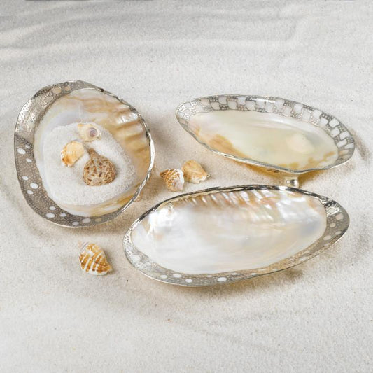 Two's Company Ornamented Cabebe Shell Footed Dish  - Set of 3