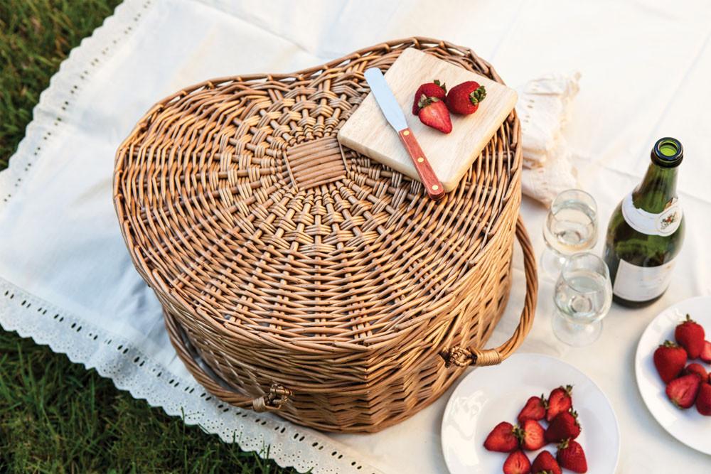 Picnic Time Heart Picnic Basket