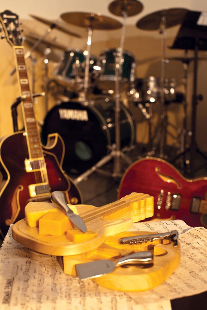 Picnic Time Guitar Cheese Board and Tools Set - Set of 2