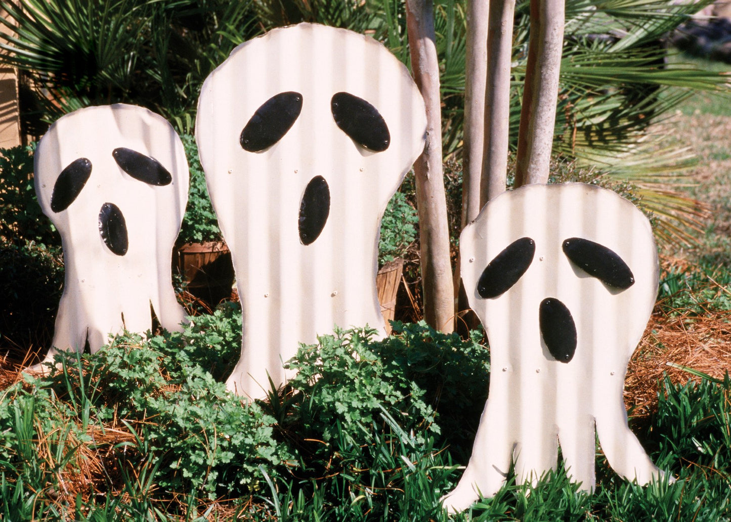 Kalalou Painted Metal Ghosts Yard Stakes - Set Of 3