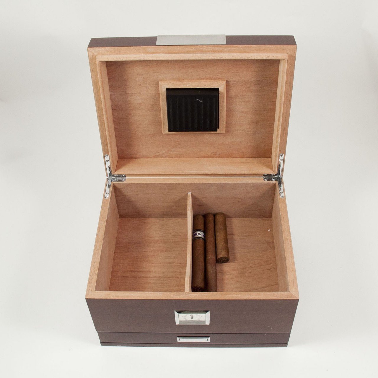 Bey-Berk Lacquered Walnut Wood 60 Cigar Humidor