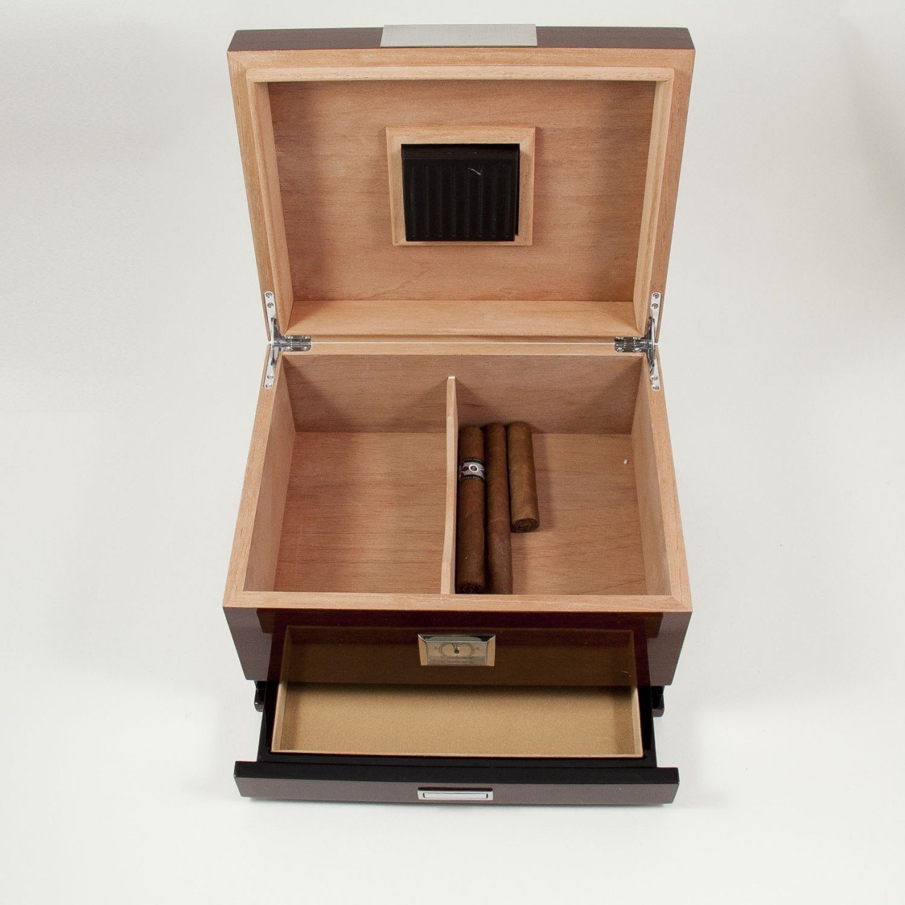 Bey-Berk Lacquered Walnut Wood 60 Cigar Humidor