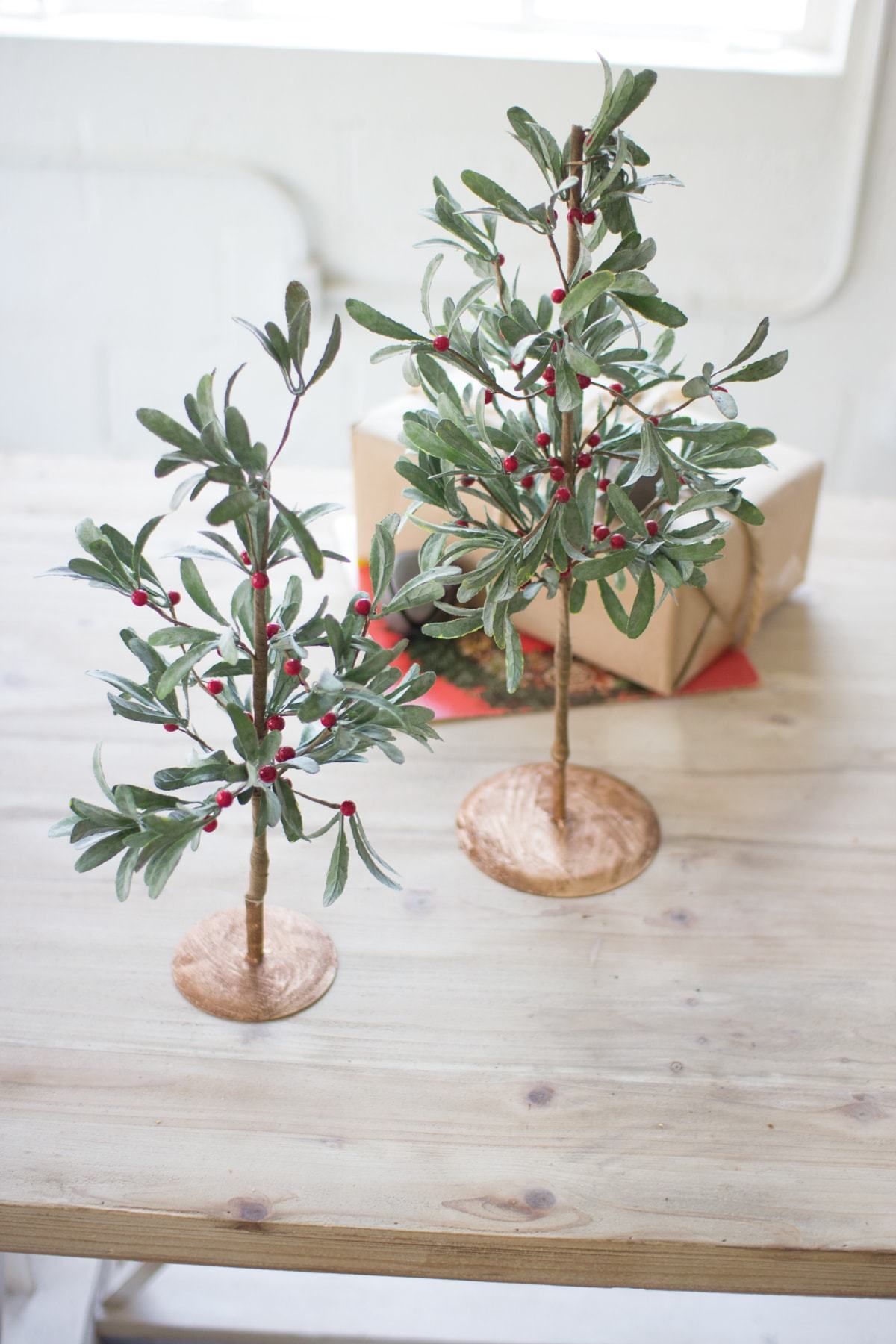 Kalalou Set Of 2 Artificial Mistletoe Trees