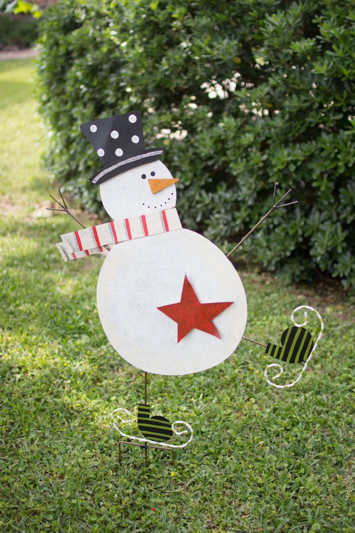 Kalalou Skating Snowman Yard Art