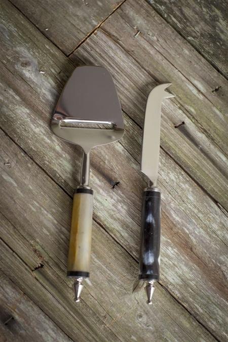 Vagabond Vintage Set of 2 Horn Cheese Knives