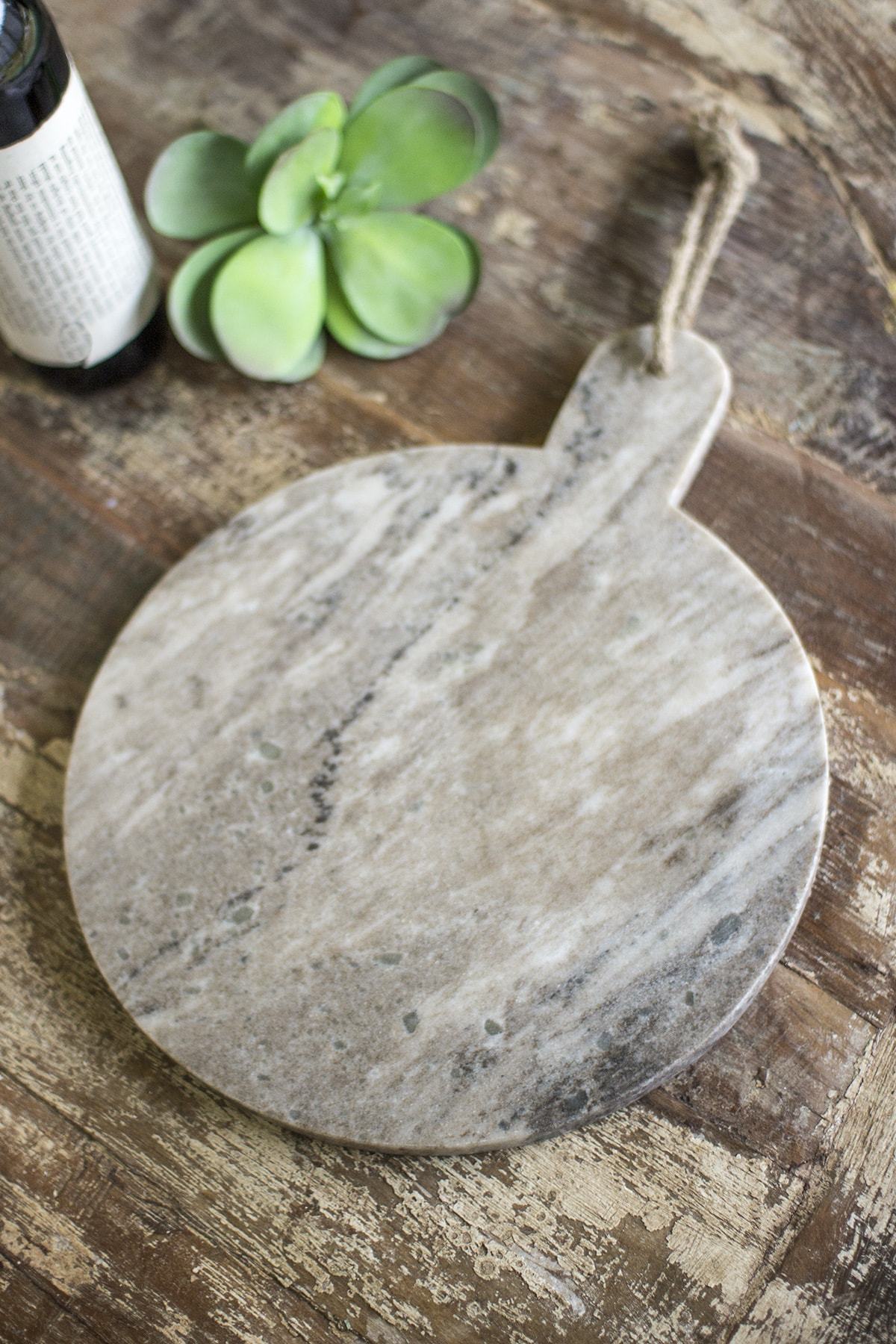 Kalalou Round Marble Cutting Board With Jute Hanger - Set of 2