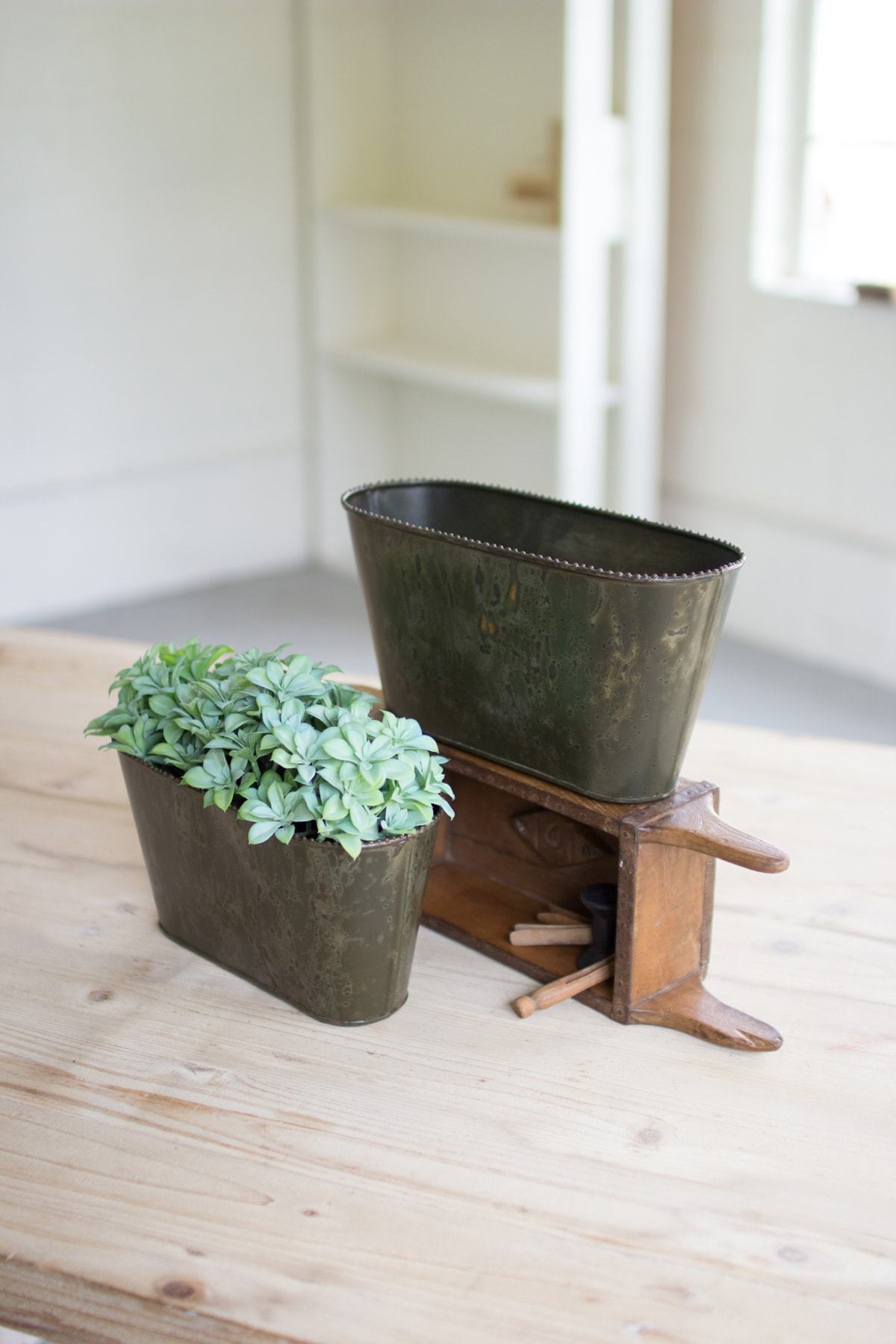 Kalalou Set Of 2 Oval Metal Planters